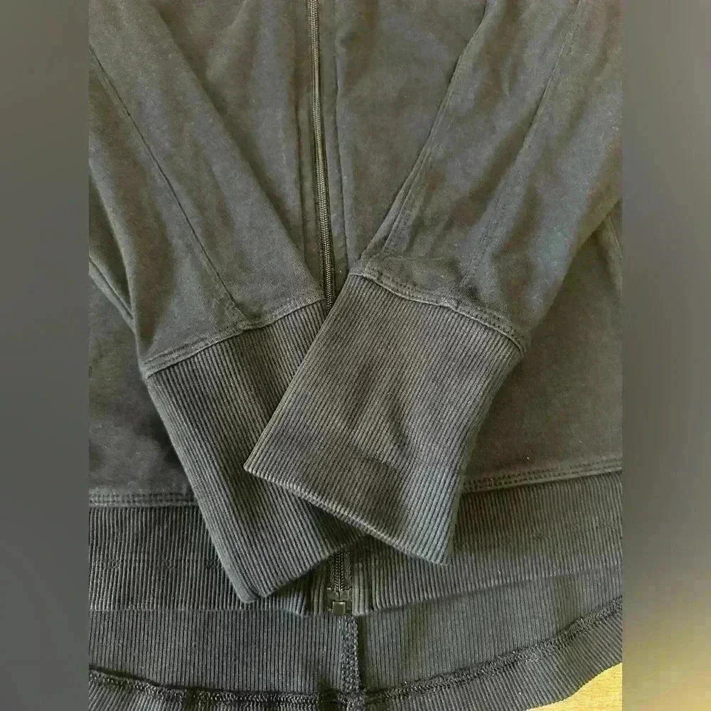 Tasc Zip Up - Picture 2 of 9